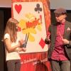 Die 11-jährige Emma durfte auf der Bühne zusammen mit "Mr. Flo" zaubern.