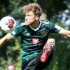 Nicht leicht abzulenken: David Grözinger. Der Linksverteidiger des FC 05 Schweinfurt kann sich, so Grözinger über Grözinger, zu hundert Prozent auf sein Spiel konzentrieren.