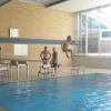 Wer schon schwimmen kann, nimmt auf dem Sprungbrett nochmal kräftig Anlauf. Rein ins Vergnügen. Wer schon schwimmen kann, nimmt auf dem Sprungbrett nochmal kräftig Anlauf. Rein ins Vergnügen.