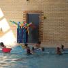 Mit Schwimmbrett und Schwimmnudeln ist das Hallenbadwasser keine Herausforderung, sondern ein Riesenvergnügen. Mit Schwimmbrett und Schwimmnudeln ist das Hallenbadwasser keine Herausforderung, sondern ein Riesenvergnügen.