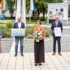 Die Fachstelle für Senioren und Menschen mit Behinderung des Landkreises Rhön-Grabfeld wurde in München mit dem Sonderpreis "Unser Soziales Bayern" ausgezeichnet. Das Foto zeigt (von links): Staatsministerin Carolina Trautner, Roland Mai (Leiter des Bayern-Lab Bad Neustadt), Veronika Enders (Fachstelle für Senioren und Menschen mit Behinderung am Landratsamt Rhön-Grabfeld), Regierungsvizepräsident Jochen Lange und die Ehrenamtsbeauftragte der bayerischen Staatsregierung, Eva Gottstein. Die Fachstelle für Senioren und Menschen mit Behinderung des Landkreises Rhön-Grabfeld wurde in München mit dem Sonderpreis "Unser Soziales Bayern" ausgezeichnet. Das Foto zeigt (von links): Staatsministerin Carolina Trautner, Roland Mai (Leiter des Bayern-Lab Bad Neustadt), Veronika Enders (Fachstelle für Senioren und Menschen mit Behinderung am Landratsamt Rhön-Grabfeld), Regierungsvizepräsident Jochen Lange und die Ehrenamtsbeauftragte der bayerischen Staatsregierung, Eva Gottstein.