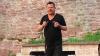 Ingo Appelt gibt sein Programm "Der Staats-Trainer" auf der Scherenburg zum Besten.