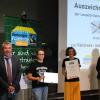 Doppelte Freude an der Leopold-Sonnemann-Realschule: Auszeichnung als Fairtrade- und KOMPASS-Schule