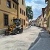 Das derzeitige Schotterprovisorium im Ausbaubereich zwischen Vitusschule und Oberer Maingasse bleibt auch noch über den Winter, bevor dann ab März 2022 bis Juli 2022 auch hier gepflastert wird. Das derzeitige Schotterprovisorium im Ausbaubereich zwischen Vitusschule und Oberer Maingasse bleibt auch noch über den Winter, bevor dann ab März 2022 bis Juli 2022 auch hier gepflastert wird.