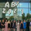 Gutscheine für die besten Leistungen in den Ausbildungsrichtungen erhielten: Lea Sauer, Kristin Mützel, Anna Dierolf, Selina Fürst, Lena Hemmert, Cilli Euring, Carina Schmitt, Paula Dietz, Tanja Klöffel und Lia Böhm. Links der Schulleiter der FOSBOS Ralf Kaminski und der Stellvertreter des Landrats Bruno Altrichter, 2. von rechts Bad Neustadts 1. Bürgermeister Michael Werner, neben ihm der stellvertretende Schulleiter der FOSBOS, Christian Dahl.