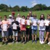 Die ausgezeichnete Trainingsgruppe Golf des Gymnasiums Steigerwald-Landschulheim Wiesentheid mit ihrem Trainer Max Zeitler (hinten rechts) und Harald Godron (hinten links).
