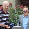Schwarzachs Bürgermeister Volker Schmitt (rechts) gratulierte Landwirt Ludwig Kuhn zum 90. Geburtstag.