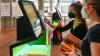 Bücher leihen per Touchscreen: In der Zentralbibliothek der Uni Würzburg am Hubland wurde jetzt die Selbstbedienungsausleihe gestartet.
