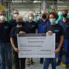 Symbolische Übergabe des Spendenschecks durch Mitarbeiterinnen und Mitarbeiter der Jopp Plastics Technology GmbH.