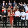 Die Absolventen der Mittelschule Maroldsweisach mit Schulleiter Sebastian Hofmann (rechts) und VIPs.
