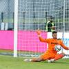  Maximilian Breunig bringt den Ball nicht an Verls Torhüter Niclas Thiede vorbei.