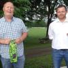 Vorstandswechsel beim TSV Hausen. Michael Jackisch (links) führte den TSV Hausen neun Jahre, zuvor war er schon drei Jahre als Hauptjugendleiter im Verein aktiv. Der neue Vorsitzende des TSV Hausen ist Jörg Stock (rechts). Vorstandswechsel beim TSV Hausen. Michael Jackisch (links) führte den TSV Hausen neun Jahre, zuvor war er schon drei Jahre als Hauptjugendleiter im Verein aktiv. Der neue Vorsitzende des TSV Hausen ist Jörg Stock (rechts).