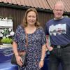 Farblich perfekt abgestimmt: Regina Schäfer arbeitet bei Opel, ist sie mit ihrem Mann Thomas aber bei einem Porsche hängengeblieben. Besonders die Farbe liebt sie an ihrem Porsche 993 aus dem Jahr 1997.