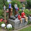 Im Garten von Uta Will konnte der Besucher Hunderte von ihren Keramik-Kunstwerken bestaunen. Im Garten von Uta Will konnte der Besucher Hunderte von ihren Keramik-Kunstwerken bestaunen.