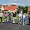 Feierlich wurde das neue Baugebiet "Am Tiefen Weg" in Oberwittighausen übergeben (von links) Gemeinderätin Monika Borst, Bauleiter Boller Bau Sebastian Henneberger, Planer Ludwig Ohnhaus, Gemeinderäte Albert Häußler und Gerhard Skazel, Bürgermeister Marcus Wessels, Gemeinderäte Erika Kordmann, Achim Michel, Angelina Berberich und Bauhofmitarbeiter Joachim Derr.