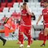 Trainer Torsten Ziegner (links) sowie die Kickers-Spieler Marvin Pourié (Mitte) und Christian Strohdiek erlebten an den ersten Spieltagen einigen Frust. Nun soll der Pokal-Wettbewerb für bessere Stimmung sorgen.