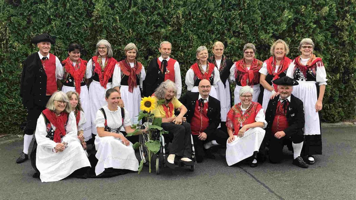 Gemünden: Volkstanzgruppe gratuliert Moni Nath zum 70. Geburtstag
