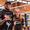 Internationale Deutsche Meisterin im Kickboxen: Elisabeth Althaus aus Wülflingen (rechts), zusammen mit ihrem Trainer Denny Krüger.