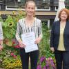 Den Preis des Fördervereins Staatliche Berufliche Schulen e. V. erhielt Kathrin Wehr (v.l.n.r.): Anja Böhm, Vorsitzendes des Fördervereins, Kathrin Wehr (Remlingen), Gerlinde Porzelt, Ständige Vertreterin des Schulleiters.