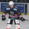 Neben Alexander Stahl und Pascal Marx hat auch Lukas-Andreas Thebus für eine weitere Saison bei den Haßfurter „Hawks“ zugesagt. Der 25-jährige Verteidiger wechselte vor fünf Jahren von der U 18 des ES Weißwasser an den Main.