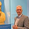Roland Weigand vor der Röntgen-Büste in der Gedächtnisstätte. Roland Weigand vor der Röntgen-Büste in der Gedächtnisstätte.