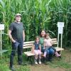 Die Gemeinderäte beziehungsweise Jugendvertreter der Gemeinde Oberstreu haben in den vergangenen Tagen geplant und Wege angelegt. Nun freuen sie sich auf die Eröffnung des "Oberstreuer Maislabyrinths". Marcus Herbert, Marion Berger mit Lina und Emma sowie Ludwig Geis (von links) haben das Labyrinth bereits im Vorfeld ausgiebig erkundet.