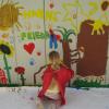 Die Vorschulkinder des Kindergartens St. Johannes verschönerten eine triste Außenwand des Seniorenzentrums Partenstein.