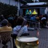 Kinoabende unter freiem Himmel. An den Wochenenden im August veranstaltet das Roxy Kinoabende im kleinen Kreis auf dem Weingut Bernard in Sulzfeld.  