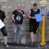 Vor dem stilgerecht gestalteten Entrée zum Vereinsheim präsentieren  sich Mitglieder des neugewählten Vorstandes der Eisenbahnfreunde Weikersheim (von links): Jens Weber, Klaus Stäck, René von Nordheim und Helmut Busch. 