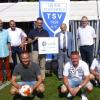 Freuten sich über die Auszeichnung (von links): Manfred Grottke, Landrat Thomas Eberth, Sportvorstand Steffen Amling, erster Vorstand Stefan Haupt, Ludwig Bauer vom BfV, Gesamt-Jugendleiter Michael Renninger, Bürgermeister Winfried Schraut und Platzwart Michael Mahlmeister.