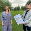 Julia Moutschka vom Stadtmarketing Ochsenfurt und Bürgermeister Peter Juks präsentieren das Programm. Julia Moutschka vom Stadtmarketing Ochsenfurt und Bürgermeister Peter Juks präsentieren das Programm.