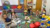 Viele unterschiedliche Gruppentreffs und Angebote prägen das Mehrgenerationenhaus – darunter die Krabbelgruppe, bei der Eltern untereinander ins Gespräch kommen und Kinder gleichaltrige Spielkameraden kennenlernen. Viele unterschiedliche Gruppentreffs und Angebote prägen das Mehrgenerationenhaus – darunter die Krabbelgruppe, bei der Eltern untereinander ins Gespräch kommen und Kinder gleichaltrige Spielkameraden kennenlernen.