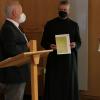 Aus den Händen von Amtsleiter Harald Blankart erhielten Br. David Hergenröder und die Ernährungsberaterin Hiltrud Drachenberg die Urkunden des Amtes für Landwirtschaft, Ernährung und Forsten.