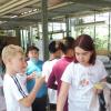Schülerinnen und Schüler der fünften und sechsten Jahrgangsstufe des EGM besuchten in der letzten Schulwoche Bruder Thaddäus in der Gärtnerei. Dabei konnten sie sich selbst von den in der Abtei hergestellten Köstlichkeiten überzeugen. Schülerinnen und Schüler der fünften und sechsten Jahrgangsstufe des EGM besuchten in der letzten Schulwoche Bruder Thaddäus in der Gärtnerei. Dabei konnten sie sich selbst von den in der Abtei hergestellten Köstlichkeiten überzeugen.
