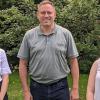 Auch in diesem Jahr konnte Rauhenebrachs Bürgermeister Matthias Bäuerlein mit Sofia Hager aus Falsbrunn (links) und Marlies Stapf auf Untersteinbach zwei Einser-Abiturientinnen für ihre hervorragenden Leistungen würdigen.