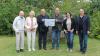 5000 Euro für einen guten Zweck: Die Eheleute Rainer und Christine Kochinki (von links) sowie Axel Kochinki und Partnerin Jeannette Heberer (von rechts) freuten sich mit Holger Riemschneider (Präsident RC Meiningen) und Frank Kugler (Pastpräsident RC Bad Kissingen) über die Spende der Rotarier zugunsten der Opfer der Flutkatastrophe in Deutschland.