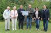 5000 Euro für einen guten Zweck: Die Eheleute Rainer und Christine Kochinki (von links) sowie Axel Kochinki und Partnerin Jeannette Heberer (von rechts) freuten sich mit Holger Riemschneider (Präsident RC Meiningen) und Frank Kugler (Pastpräsident RC Bad Kissingen) über die Spende der Rotarier zugunsten der Opfer der Flutkatastrophe in Deutschland.