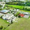 Luftbild vom südlichen Teil des Kessler Fields: Rechts neben und oberhalb vom Gebäude der DDC entsteht das so genannte Klimadorf.