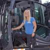 Mit 23 Jahren hat Theresa Markert jetzt ihren dritten Berufsabschluss in der Tasche und ist Straßenbaumeisterin. Zusammen mit ihrem Bruder führt sie die Markert Transport GmbH in Oberaurach.