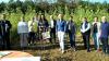 Gemeinschaftsfoto mit Ministerin (von links) Josef Demar, Cornelia Marzini, Annette Seehaus-Arnold, Mathias Klöffel, Dorothee Bär, Thomas Habermann, Julia Klöckner, Margit Ziegler, Kai Frobel, Michaela Stäblein und Dr. Klaus Mandery  vom Institut für Biodiversitätsinformation.