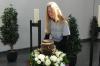 Zwei Tage lang besuchte Jobentdeckerin Laura Bittel im Rahmen eines Minipraktikums das Bestattungsunternehmen Schunder in Prölsdorf. Bei einer Trauerfeier im Bamberger Hauptfriedhof durfte die 16-Jährige die Urne auf die Stele stellen. Zwei Tage lang besuchte Jobentdeckerin Laura Bittel im Rahmen eines Minipraktikums das Bestattungsunternehmen Schunder in Prölsdorf. Bei einer Trauerfeier im Bamberger Hauptfriedhof durfte die 16-Jährige die Urne auf die Stele stellen.