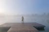 Der Irmelshäuser See im Nebel.