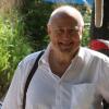 Vorsitzender Ralf D. Bock auf dem Spielgelände  des Kindergartens.
