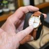 Auch mechanische Armbanduhren werden unter den kundigen Händen von Karl-Hans Schüttler zu neuem Leben erweckt. Hier eine Uhr aus Glashütte, die Ende der 1950er Jahre produziert wurde. Auch mechanische Armbanduhren werden unter den kundigen Händen von Karl-Hans Schüttler zu neuem Leben erweckt. Hier eine Uhr aus Glashütte, die Ende der 1950er Jahre produziert wurde.