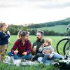 Für die Rente sparen und die Familie absichern – damit kann man nicht früh genug anfangen. Aber auch eine Altersvorsorge ab 40 ist überaus sinnvoll.