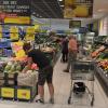 Blick in die Obst- und Gemüseabteilung des Bad Königshöfer Netto-Marktes, der wiedereröffnet wurde.