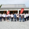 Die Diözesandelegiertenversammlung fand in Grafenrheinfeld statt. Das Gruppenbild zeigt die Delegierten mit dem stellvertretenden Diözesanleiter Matthias Freiherr von Bechtolsheim (vorne Mitte) vor der  Kulturhalle Grafenrheinfeld.