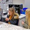 Technische Fähigkeiten ausprobieren und in MINT-Berufe hineinschnuppern, das können die Teilnehmerinnen bei den verschiedenen Workshops an der FHWS und der Firma Schaeffler.