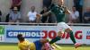 Ausgebremst: Der Pipinsrieder Serhat Imsak (links) stoppt den Schweinfurter Daniel Adlung. Mehr als ein 2:2 war am Ende nicht drin für den FC 05.