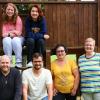 Voller Vorfreude auf eine hoffentlich wieder relativ normale Theatersaison im nächsten Jahr, die Führung der Stadelschwarzacher Laienschauspieler (vorne von links): Stefan Reichert, Roland Abel, Rosi Fleischmann, Inge Reichert, (oben von links): Bianca Götz-Reichert und Clara Fleischmann.